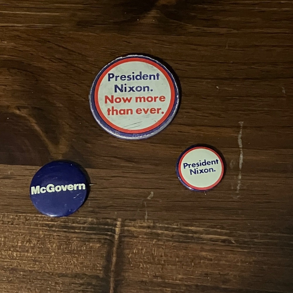 Original Richard Nixon McGovern campaign buttons 1968 presidential campaign